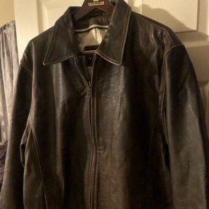 Wilson’s Brown Leather Men’s Jacket. Size XL.